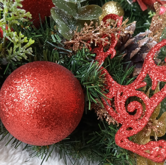 18" Christmas Wreath Handmade Red & Gold Reindeer - Picture 9 of 10